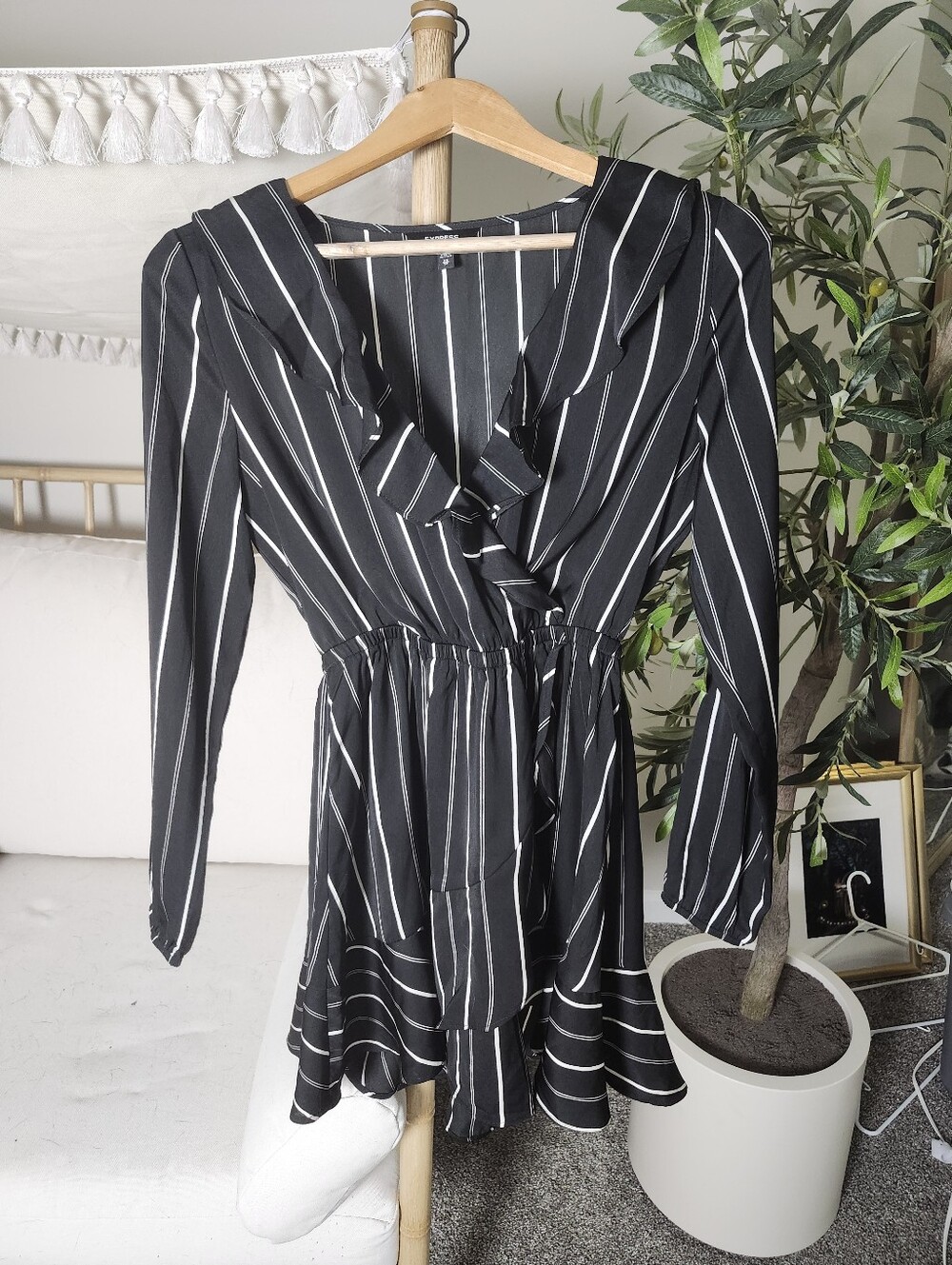 Like NEW Express XS Black & White Striped Long Sleeve Wrap Dress With Ruffles